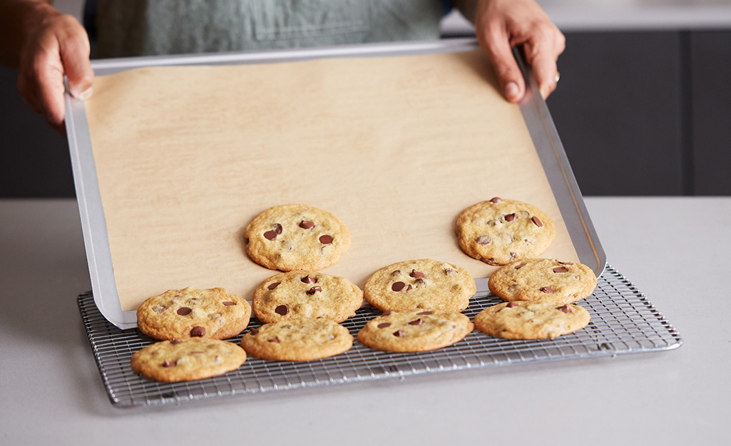 Mastering the Round Baking Sheet: Your Kitchen’s Versatile Hero